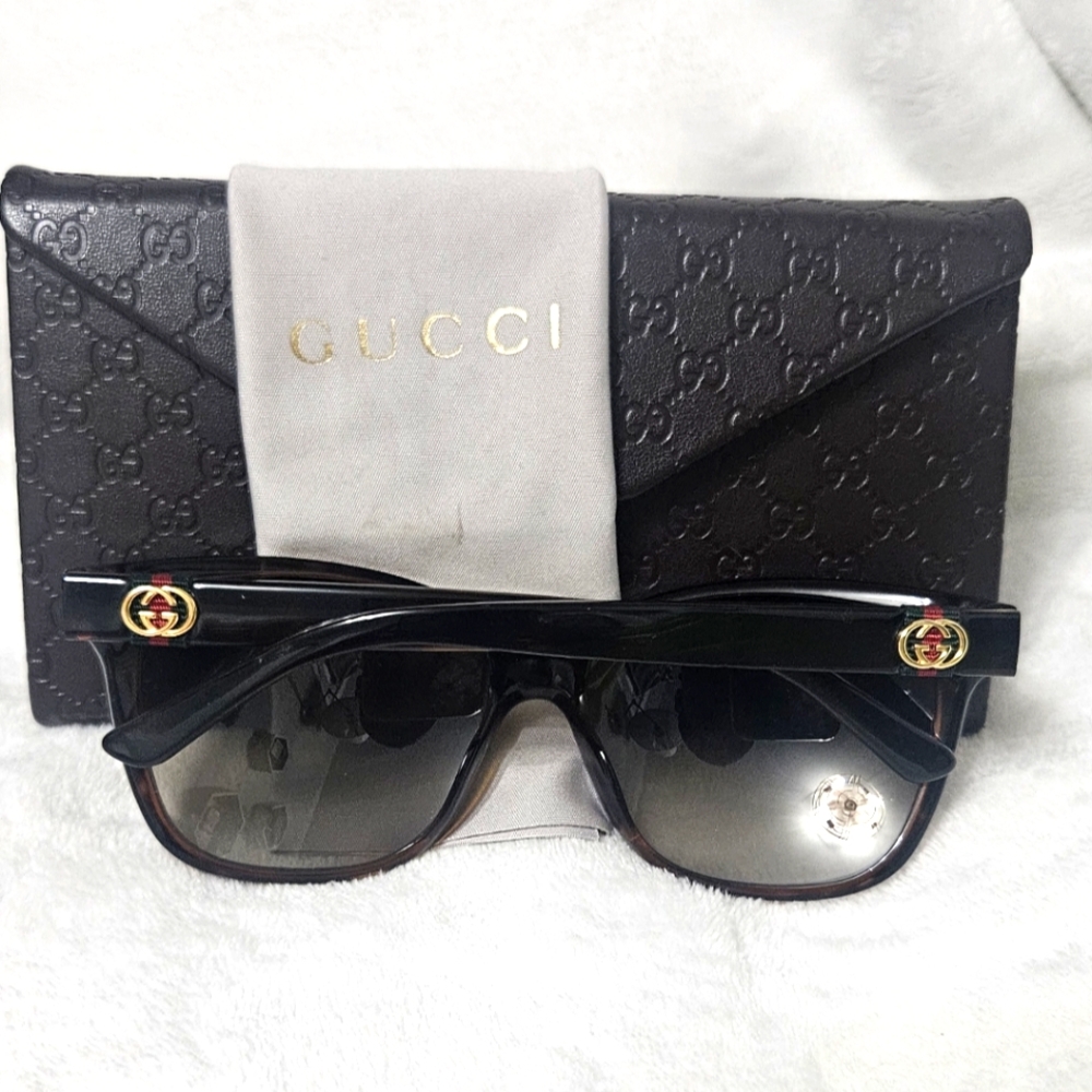 Gucci Brown Tortoise Sunglasses with Case and Cloth - Picture 4 of 10